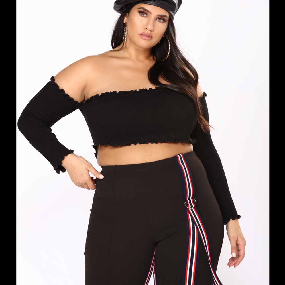 2 Plus size crop top. Colors: black and off white